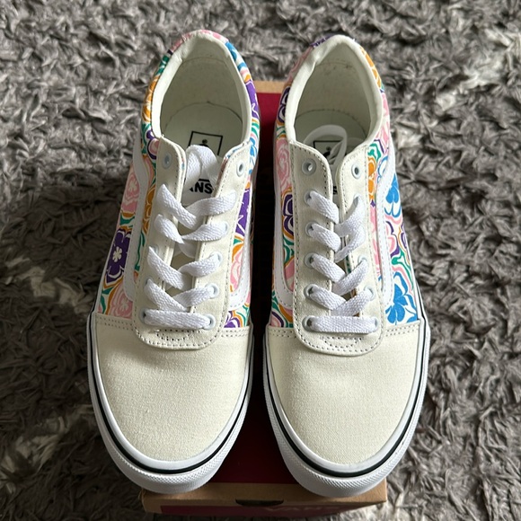Brand new girl vans - Picture 1 of 4